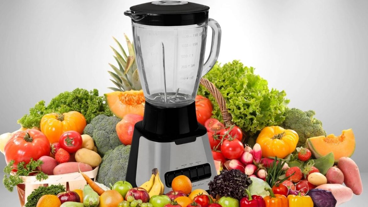 Amazon Basics 6-Cup (50 Fl. Oz) Countertop Blender, with 6 Pre-Programmed Functions, Pulse, Ice Crush, Stainless Steel Blades, Glass Jar, Up to 700W, Black & Silver